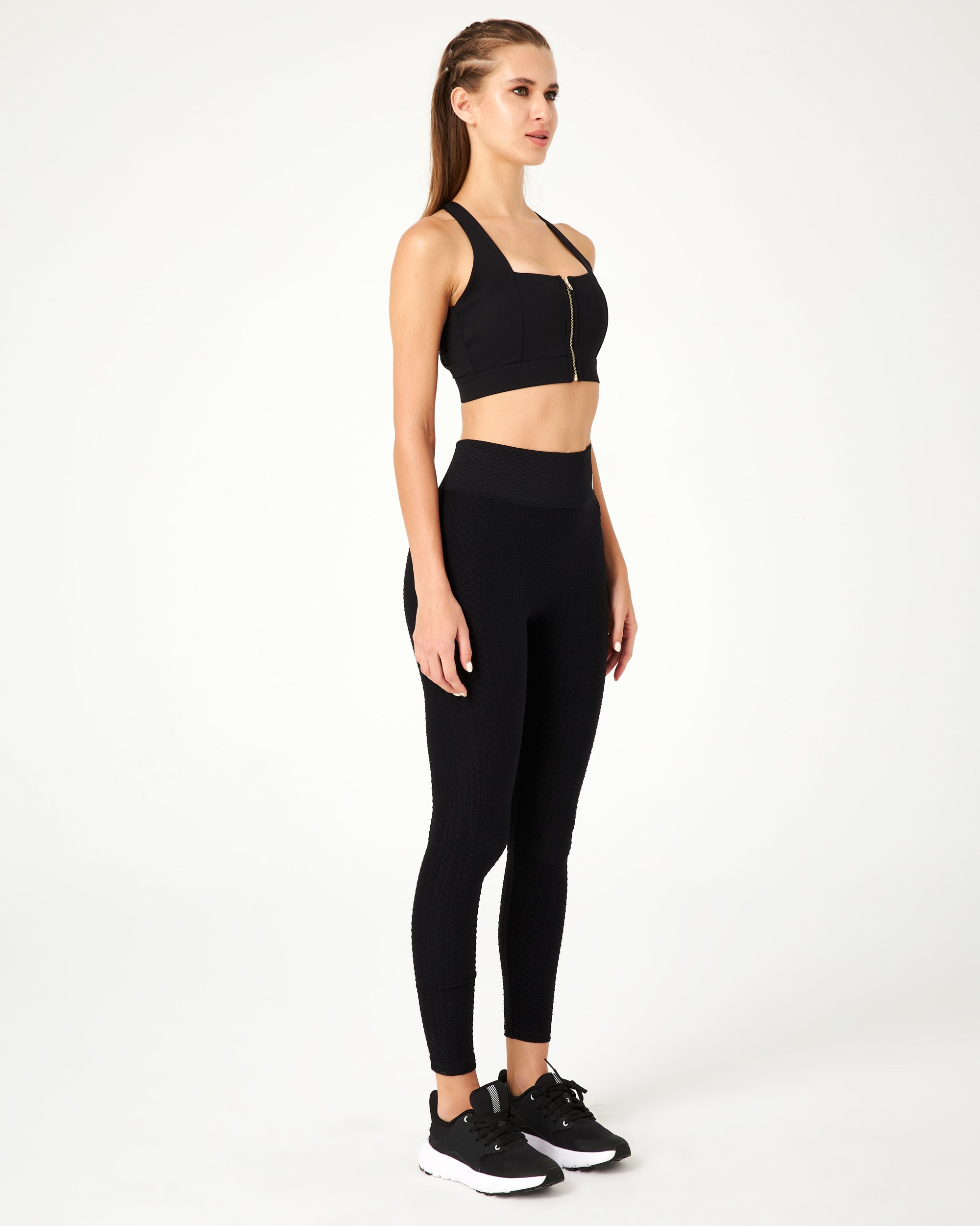 Buy Fabluk® Elite Performance Zip-Front Sports Bra  Longline, Supportive  Workout & Yoga Top with Enhanced Comfort with Free Bella VOSTE Eye Makeup  Combo (Black, M) at
